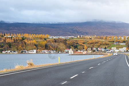 冰岛北部最大的城市阿库雷里(Akureyri)图片