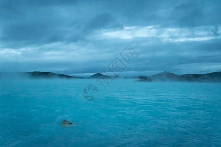 冰岛地热湖的蓝湖绿绿石水图片