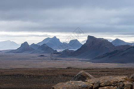 Langjokull冰川冰河边的史诗山峰图片