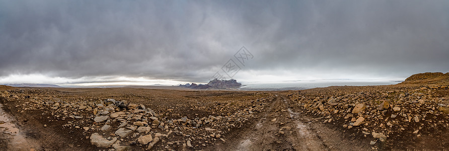 Langjokull冰川在冰原中心巨大的泥土和岩石荒地后面图片