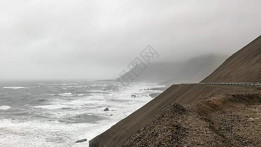 冰岛火山山脉在东冰岛的东弗湾与大西洋相交而来图片