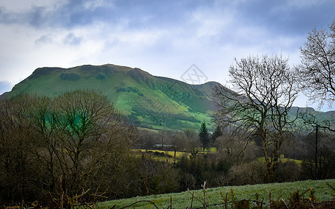 爱尔兰Sligo县的绿山图片