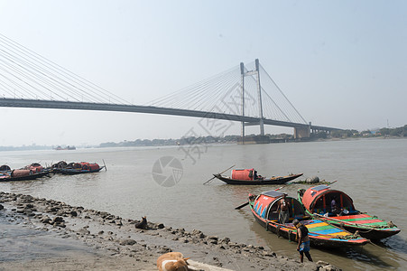 全景Bidyasagr Setu 或日落期间的第二 Hooghly 桥 著名的最长的斜拉索收费桥横跨胡格利河 连接加尔各答 加尔图片