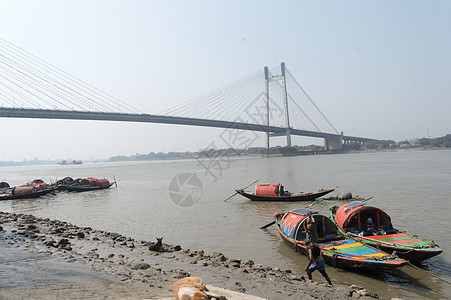 全景Bidyasagr Setu 或日落期间的第二 Hooghly 桥 著名的最长的斜拉索收费桥横跨胡格利河 连接加尔各答 加尔图片