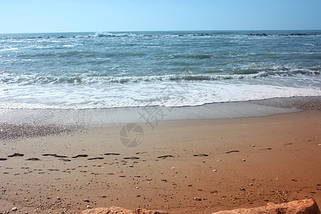 冬季海滩 在维西连里维埃拉有寒冷和枯燥的海浪海岸海景荒野环境支撑波浪蓝色风景旅游季节图片