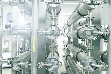 工厂建筑物加热室和空调室的铬管 a建筑金属护发素管子导管技术管道工程真空活力图片