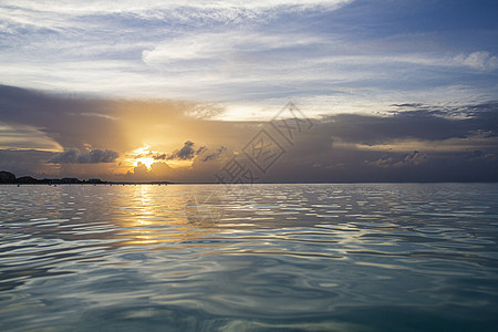 海洋日落夕阳海浪娱乐晴天天空海岸日出假期反射热带图片