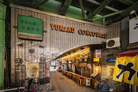 铁路线下Yurakucho地下汇合中心行人面条墙壁时代酒吧山手海报隧道桌子胡同图片