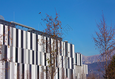 意大利公立医院医疗机构位于托斯卡纳北部的一栋建筑中 由灰白色和黑色垂直矩形纹理制成民众安全情况设施治愈疾病建筑学诊所卫生临床图片