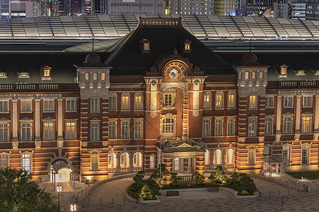 东京火车站Marunouchi一侧夜景中心阴影历史性太阳穹顶皇宫建筑物照片曲目干线图片