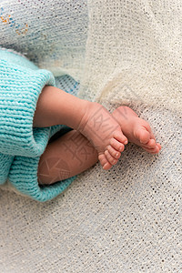 关紧新生婴儿脚毯子生活身体脚趾白色赤脚男生蓝色皮肤女孩图片