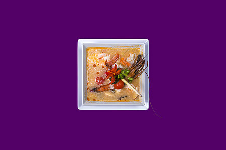 印有紫色背景的亚洲泰国白板食品和复制品美食香菜盘子香料功夫营养午餐海鲜草本植物龙虾图片