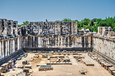 土耳其迪迪马阿波罗神庙内地的废墟图片