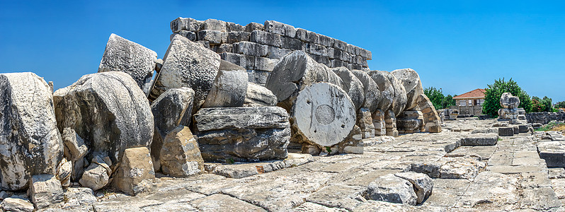 在土耳其迪迪马的阿波罗神庙中的断柱古董火鸡废墟殖民化壁柱历史旅行蓝天避难所旅游图片