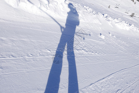 冬季高阿尔卑斯山的蒙金维尔雪雪地假期游戏山脉旅游村庄松树白色缆车小木屋滑雪图片