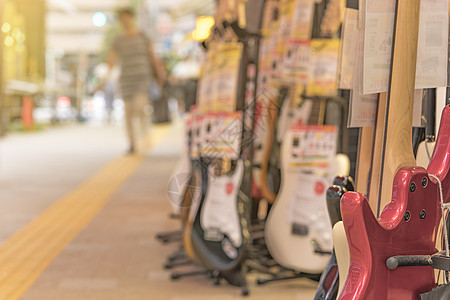 东京靠近明治大学的小泉县区内衬录音乐队扬声器音乐二手脖子零售小提琴吉他手图片