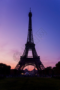 Eiffel 塔的视图建筑游客旅行金属地标日落旅游广场纪念碑假期图片