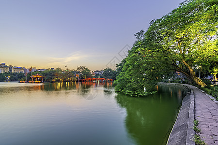 越南回归宝剑湖的哈克桥 返回之剑湖 越南旅行传统旅游城市建筑学公园宝塔游客地标历史图片