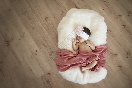睡在安息的婴儿图片
