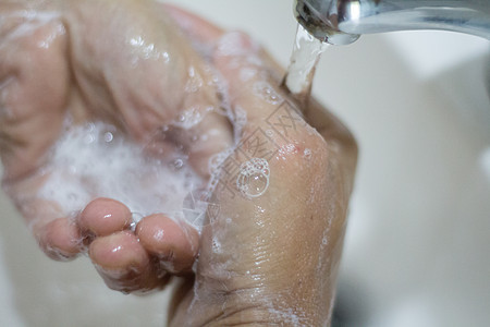 妇女用肥皂和水洗手清洁度浴室卫生泡沫预防液体微生物女性细菌感染图片