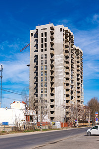 废弃和未完成的多层住宅楼建造工程(已废弃和未完成)图片