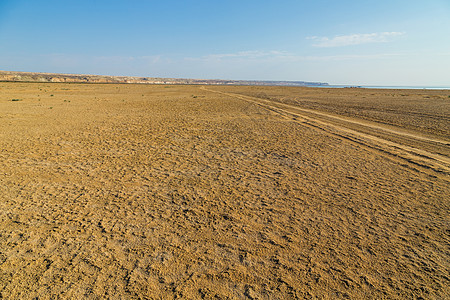 乌兹别克斯坦卡拉卡尔帕克斯坦的Aktumsuk角斗篷危险海景阳光太阳沙漠环境生态天空用水支撑图片