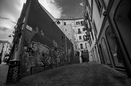 与Graffiti的Cagliari小巷图片