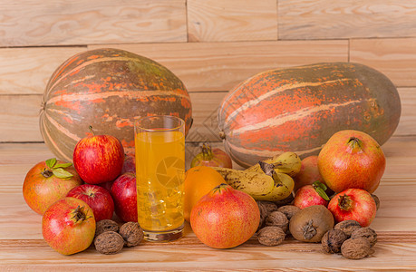 秋季水果食物坚果季节石榴木头团体收成南瓜季节性栗子图片