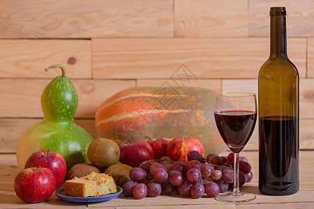 水果和葡萄酒工作室奇异果营养桌子瓶子甜点木头玻璃食物南瓜图片