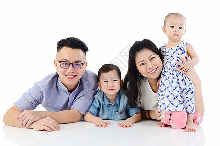 亚裔家庭女士丈夫女孩微笑喜悦母亲男性孩子父母工作室图片