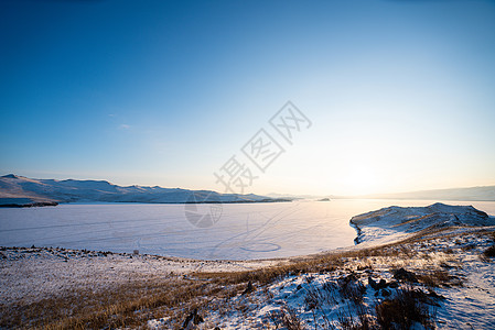 奥戈伊岛的日落场景 冰冻冰湖景观 白湖图片