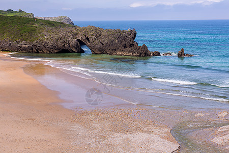 圣安托林海滩旅行风景海岸假期石头海洋布里科孩子们洞穴岩石背景图片