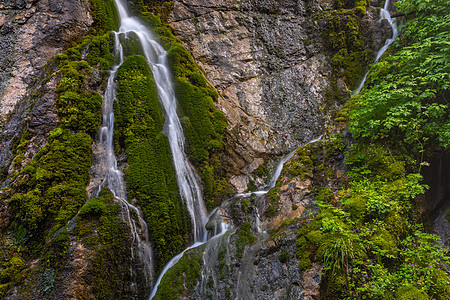 拉姆苏登山村庄的溪流峡谷地形假期瀑布流动阴霾森林旅行苔藓图片