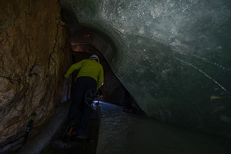 陆地的冰洞穴农村蓝色石头岩石峡谷门厅冒险爬坡隧道旅行图片