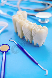 牙科牙医卫生背景健康牙刷生活方式设备工具摄影医生金属牙线蓝色背景图片