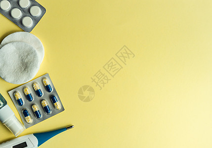 Covid19病毒概念黄色笔记平铺面具肥皂世界药品医疗消毒剂理念图片