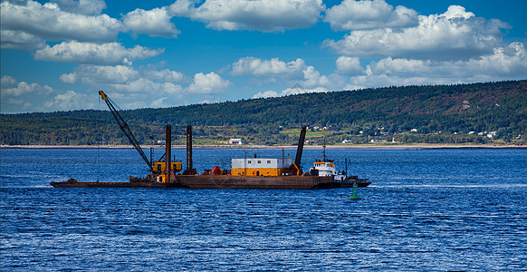 加拿大海峡的“Work Barge”图片