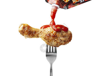 鸡腿和番茄酱在白边隔离的叉子上桌子盘子香菜香料熏制胡椒家庭油炸美食炙烤图片