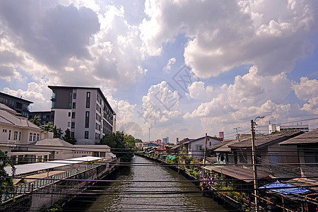 泰国住宅公寓 河流 人行道和日落树寺庙树木建筑学农村天空旅行假期运输村庄房子图片