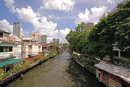 泰国住宅公寓 河流 人行道和日落树运河渔村房子风景假期游客文化寺庙农村运输图片