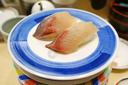 江格里家甲寿司 在白菜上用日式补餐美食海鲜白色盘子晚餐酒吧店铺设计自助餐服务图片