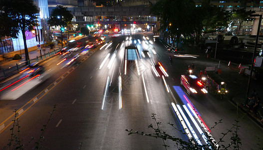 长距离暴露于城市和交通灯光小道城市街道踪迹运输速度建筑红色水平运动汽车图片