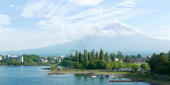 日本藤山山 湖和蓝天空 云彩优美商务山峰风景蓝色蓝天季节公园爬坡自然旅行图片