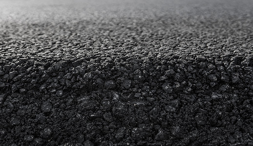 在建道路上一层新沥青的特写柏油墙纸交通石头岩石车道材料砂砾路面粒状图片