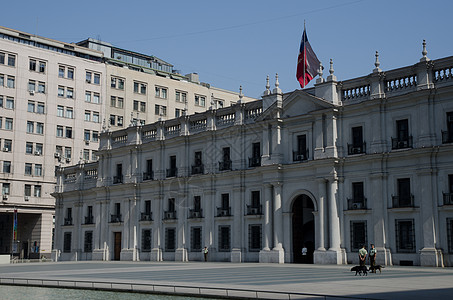 在选区广场的La Moneda宫图片