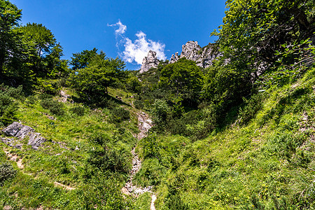 在贝希特斯加登阿尔卑斯山 飞得惊人山峰天空石灰石首脑顶峰照明岩石侵蚀荒野登山图片