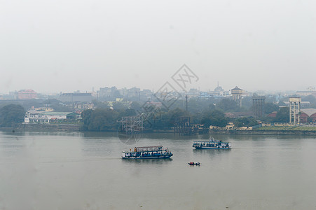 全景加尔各答河畔城市生活在一个赢家有雾的夜晚 Ariel 在 Hooghly 河岸西孟加拉邦印度南亚太地区查看加尔各答 屋顶摄影图片