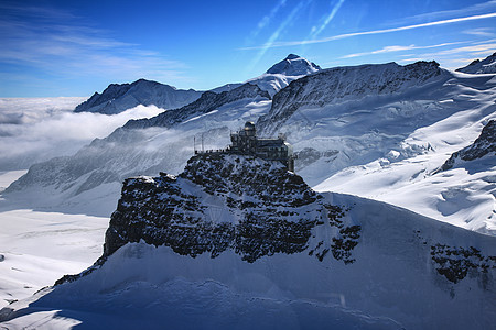 三个著名的瑞士山峰 艾格尔 明希和荣佛劳岩石危险山脉旅行远足天空地标景观冰川高山图片