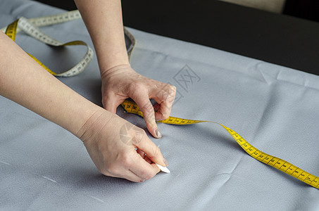 定制缝制 2号服饰工具工作套装命令职场精神工艺桌子裁缝剪刀图片