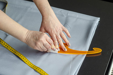 定制缝制 2号服饰剪裁剪刀桌子工具裁缝风俗织物缝纫手工工艺图片